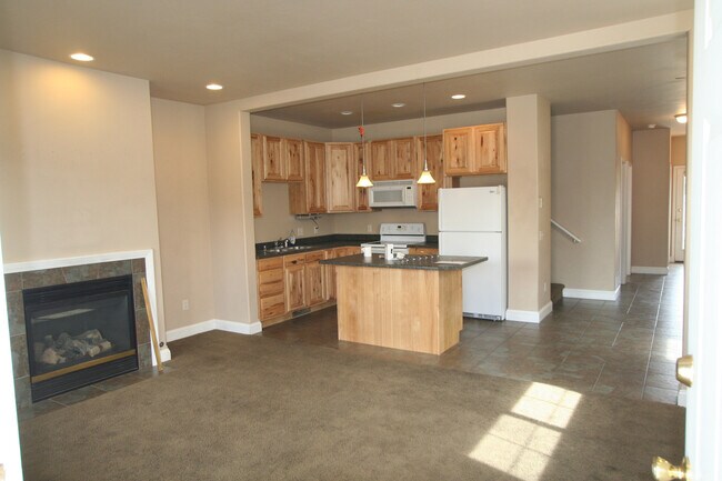 Foto del edificio - Matheson Way Townhouse