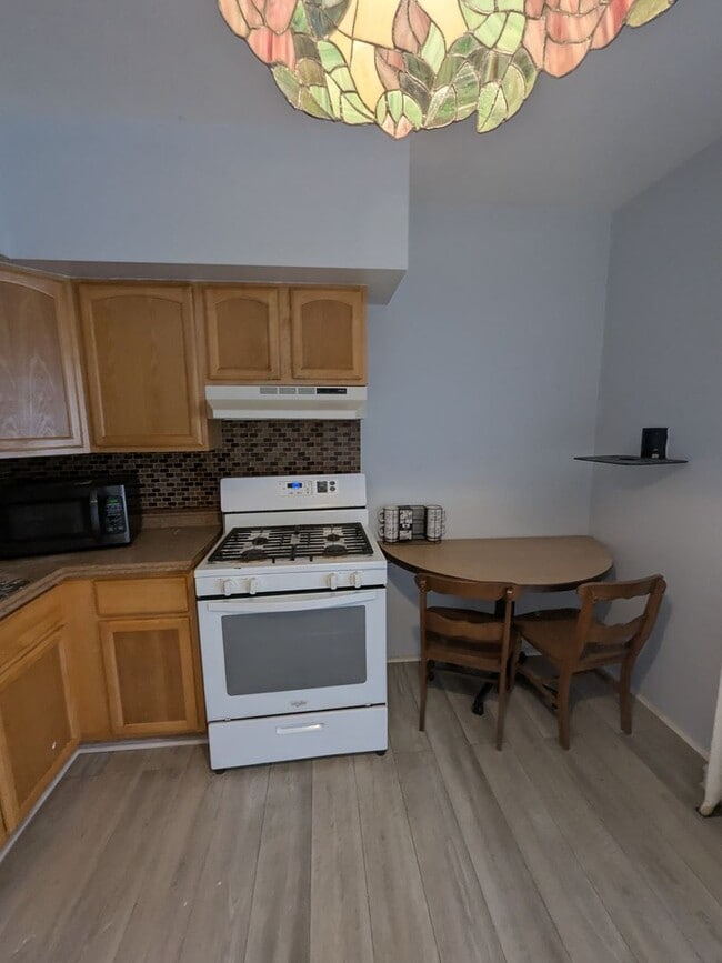 Building Photo - 4930 Ormes St