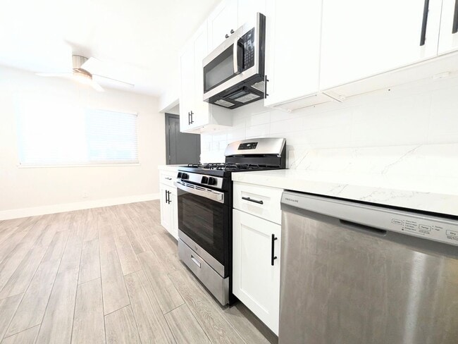 Building Photo - 402 13th St