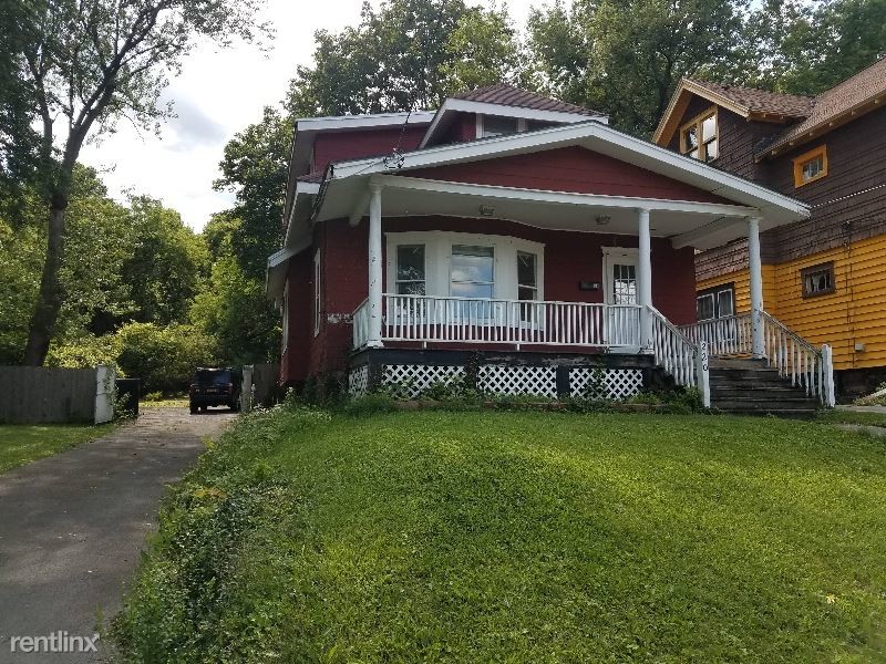 Primary Photo - 5 br, 1.5 bath House - 220 Valley Drive