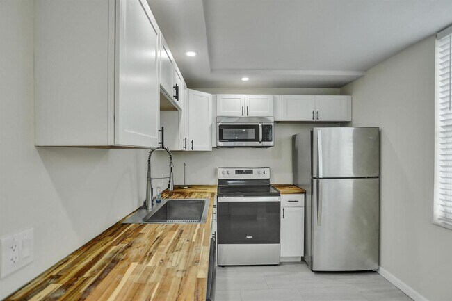 Building Photo - 9480 Tangerine Pl