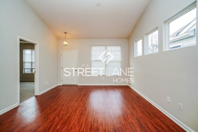 Building Photo - REDUCED!