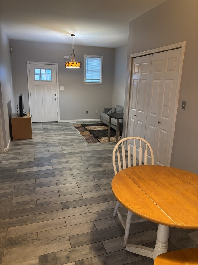 Foto del edificio - 559 Woodlawn Ave NW