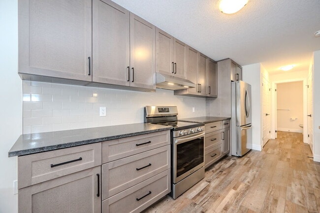 Building Photo - 236 Haylock Av