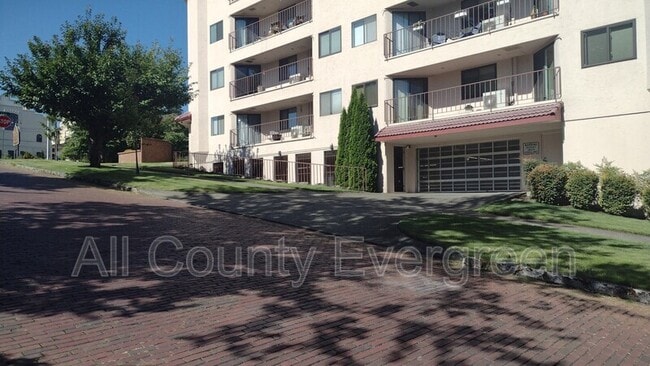 Building Photo - 909 I St