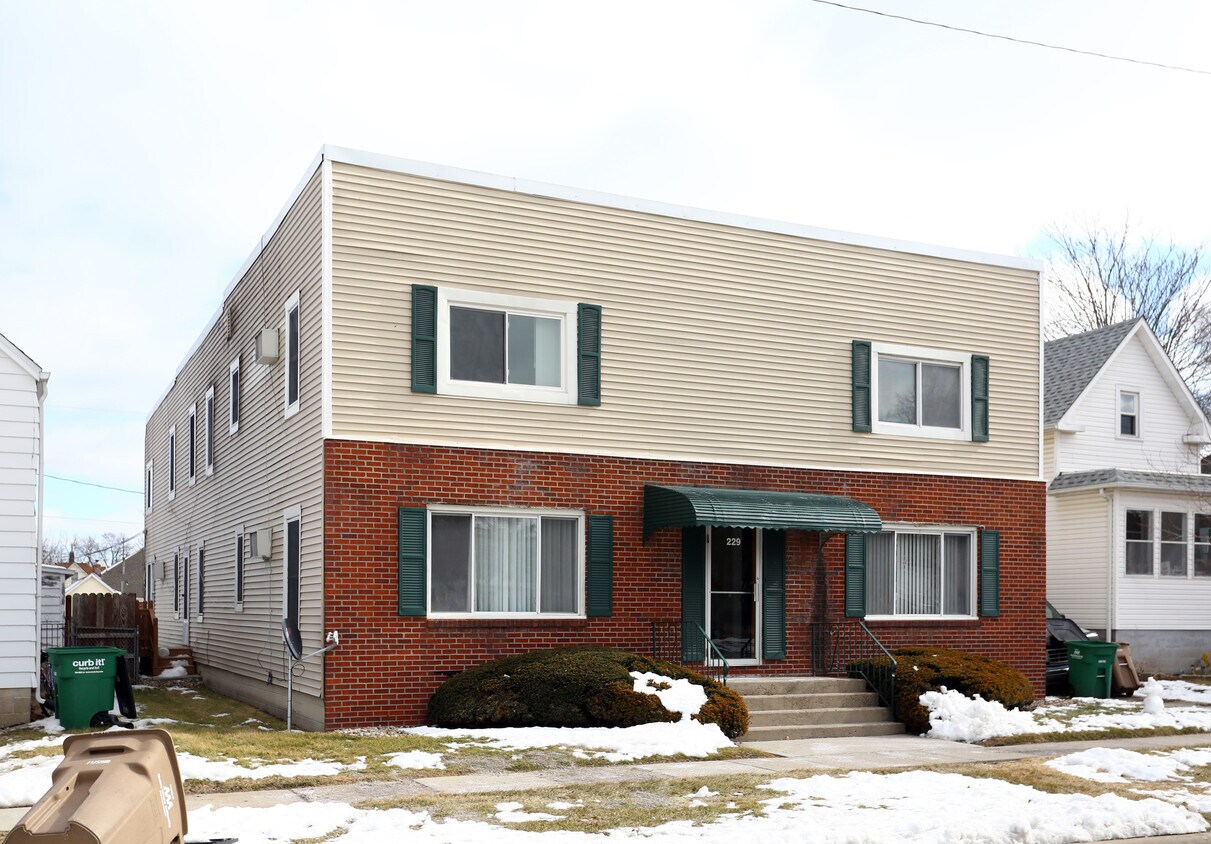 Primary Photo - Fourth Street Apartments