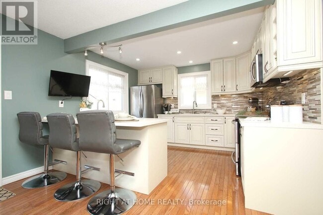Building Photo - 653 Dorchester Dr