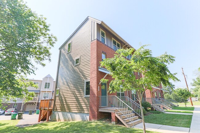 Exterior 1 - 406 Dobson St