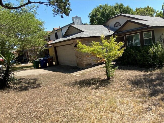 Foto del edificio - 11915 Rosethorn Dr