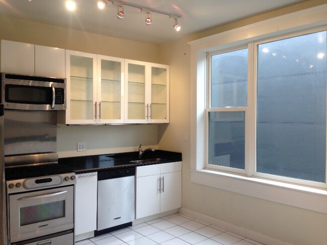 Building Photo - 3107 W Belden Ave