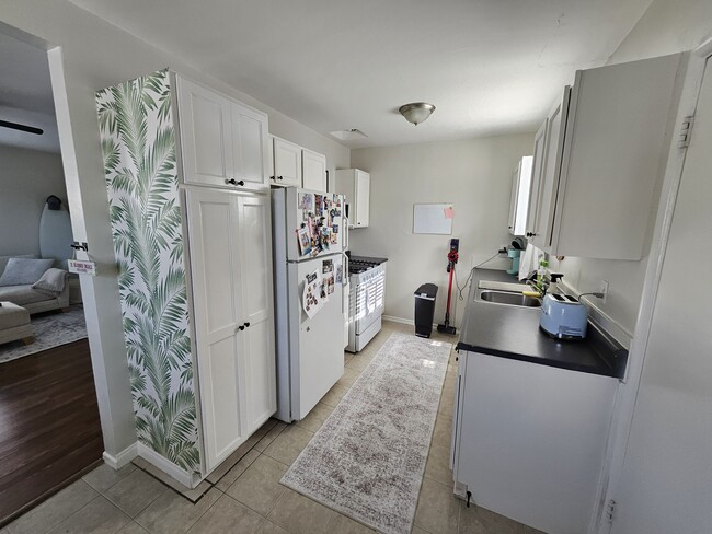 Building Photo - 1554 Orange Ave