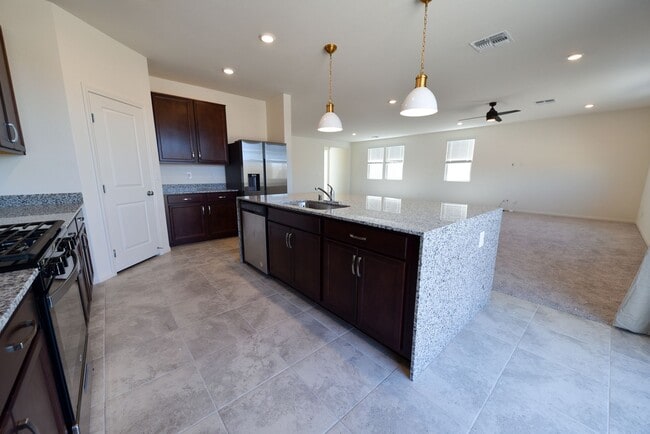 Building Photo - 5 Bed 3 1/2 Bath,  Beautiful home in gated community!