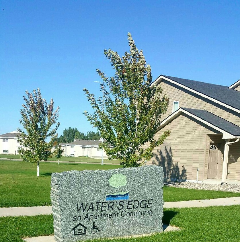 Foto principal - 705 5th St E