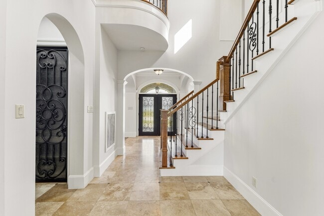 Building Photo - 5637 Overbrook Ln