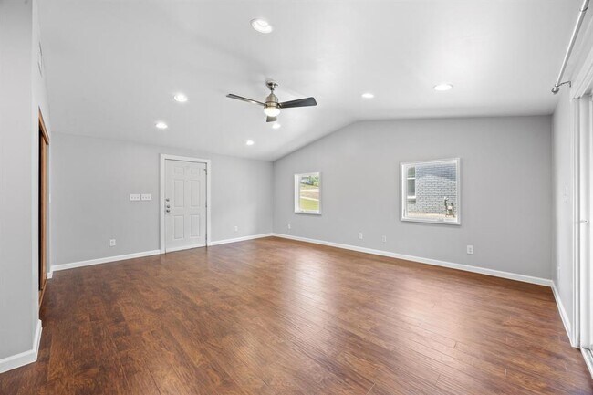 Foto del edificio - 4611 Lennox Dr