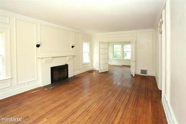 Building Photo - 3 br, 1.5 bath House - 747 Stuart Ave