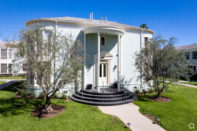 Central Building - 1828-1850 N Edgemont Street Los Angeles, CA 90027