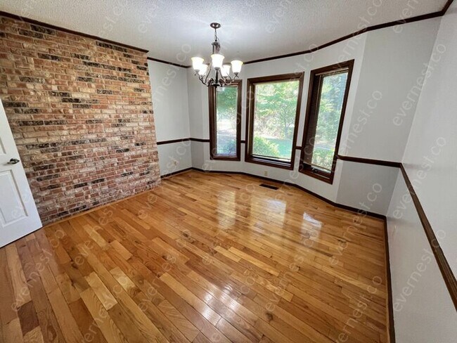 Building Photo - 2101 Elmar Dr