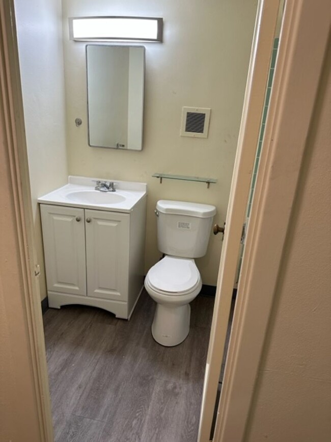 Interior Photo - Eugene Manor