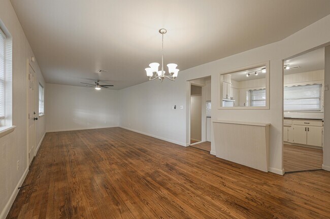 Building Photo - 2116 SW 69th St