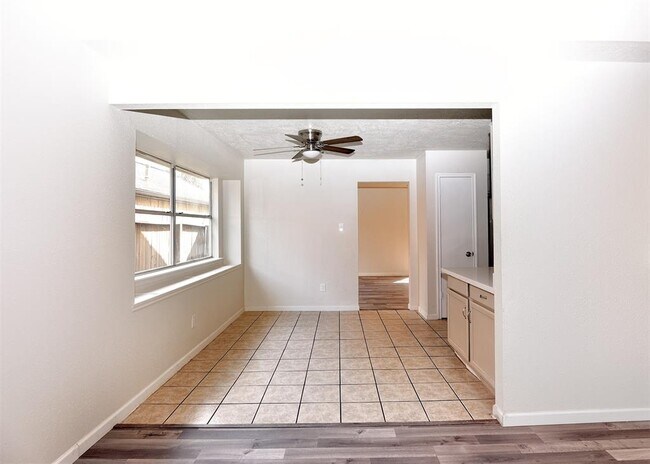 Building Photo - 194 Moonridge Dr