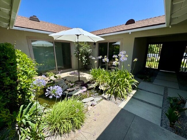 Foto del edificio - Luxury Living Redefined – Fully Renovated & Move-In Ready!