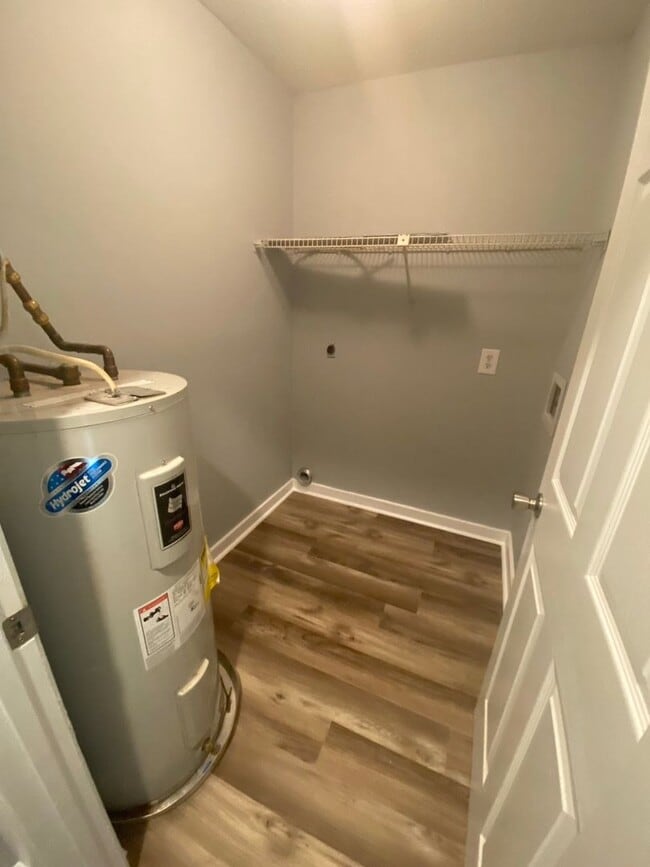 Foto del edificio - Centrally Located Duplex Unit w/Easy Acces...