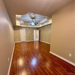 Foto del edificio - 7 Cardinal Ave W