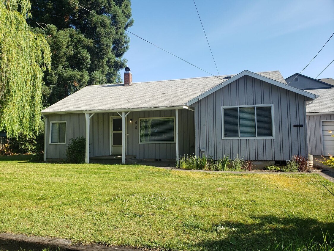 Foto principal - Unique Forest Grove Ranch with Large Backyard