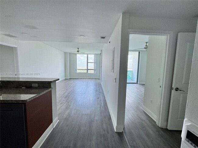 Building Photo - 2641 N Flamingo Rd