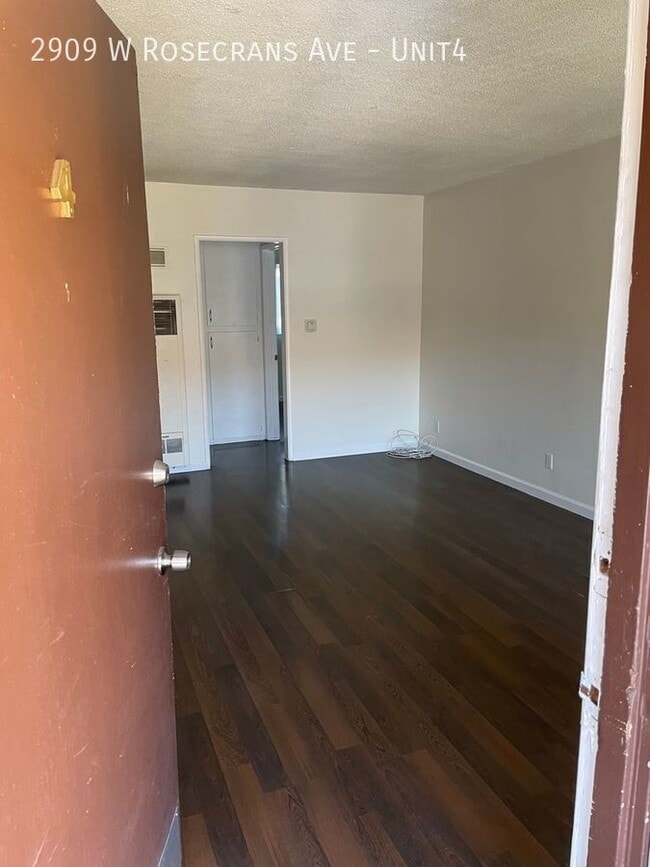 Building Photo - 2909 W Rosecrans Ave