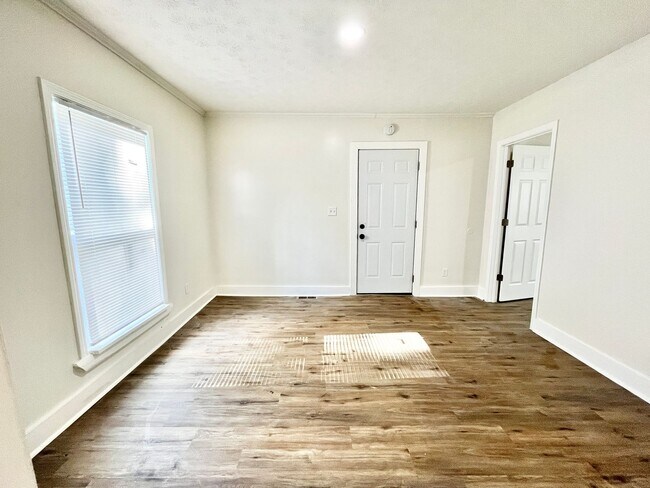 Building Photo - Nice Family Home in the 40215 Area