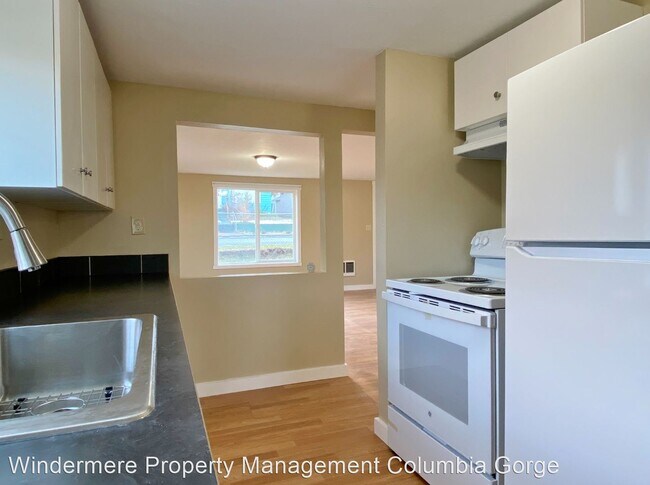 Building Photo - 2 br, 1 bath House - 309 E 14th St