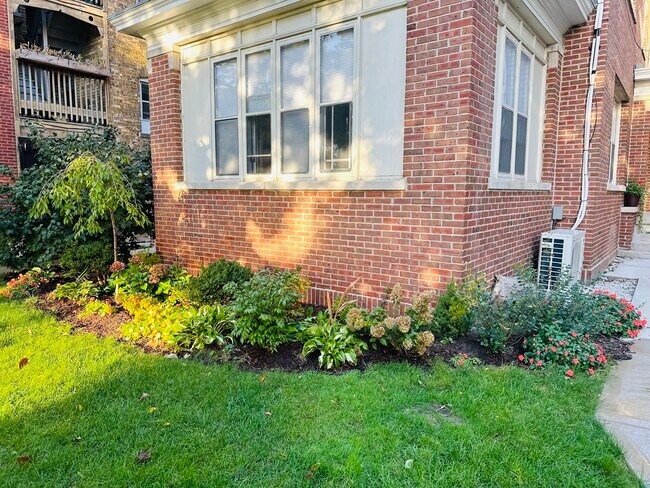 Foto del edificio - 935 Forest Ave