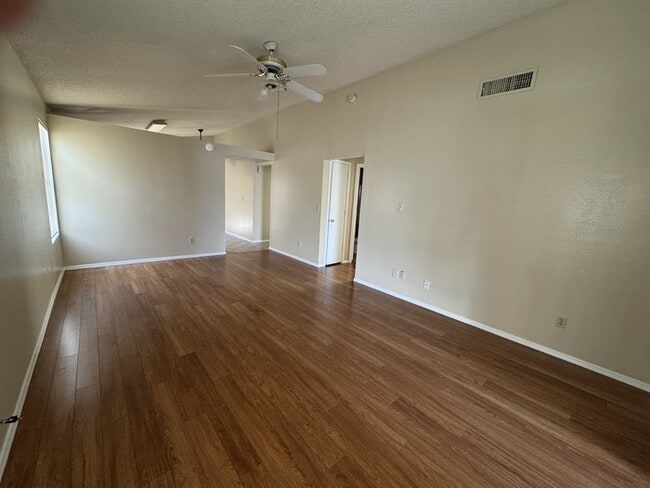 Foto del edificio - 7427 W Cherry Hills Dr