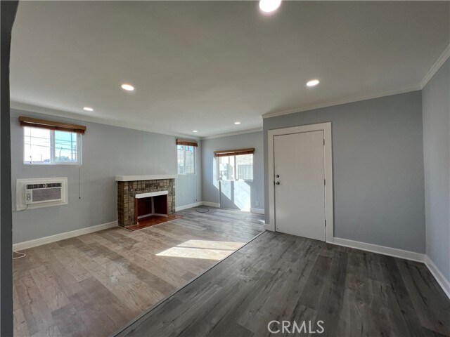 Building Photo - 920 W Las Tunas Dr