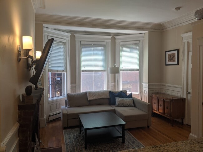 Building Photo - 591 Beacon St