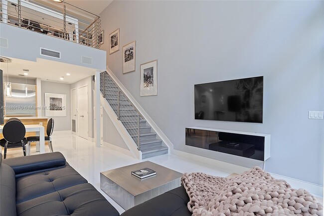 Building Photo - 2020 N Bayshore Dr