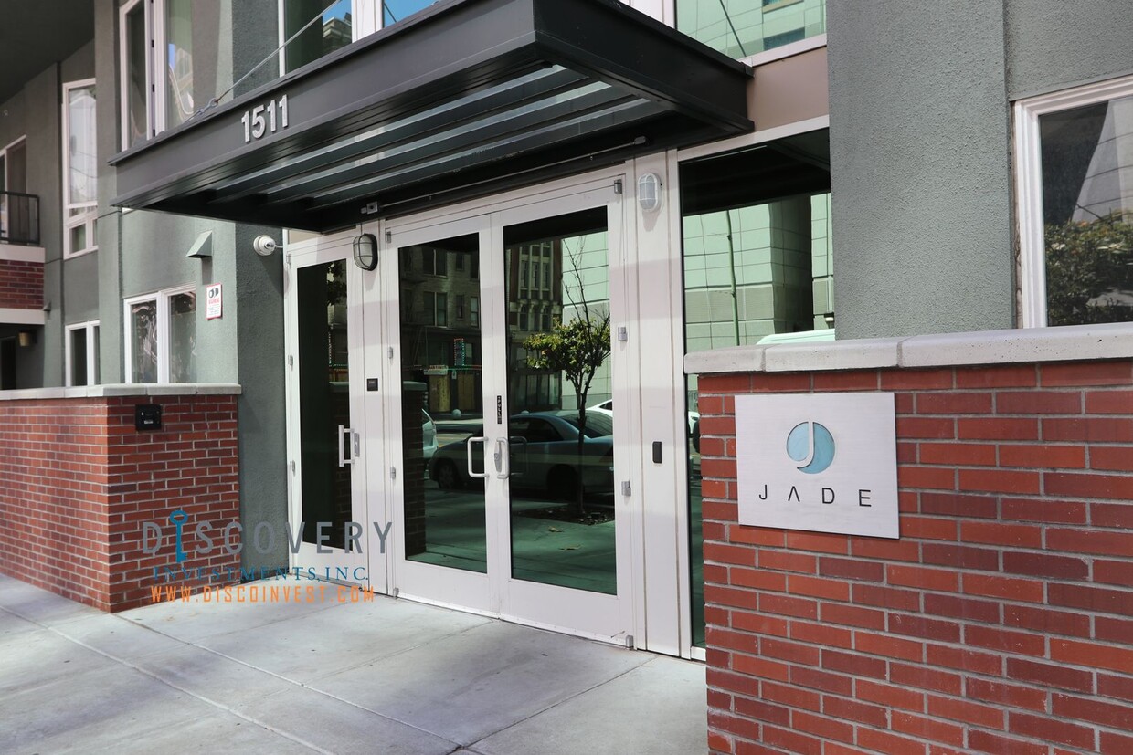 Foto principal - Large Downtown Oakland Two Bedroom Condomi...