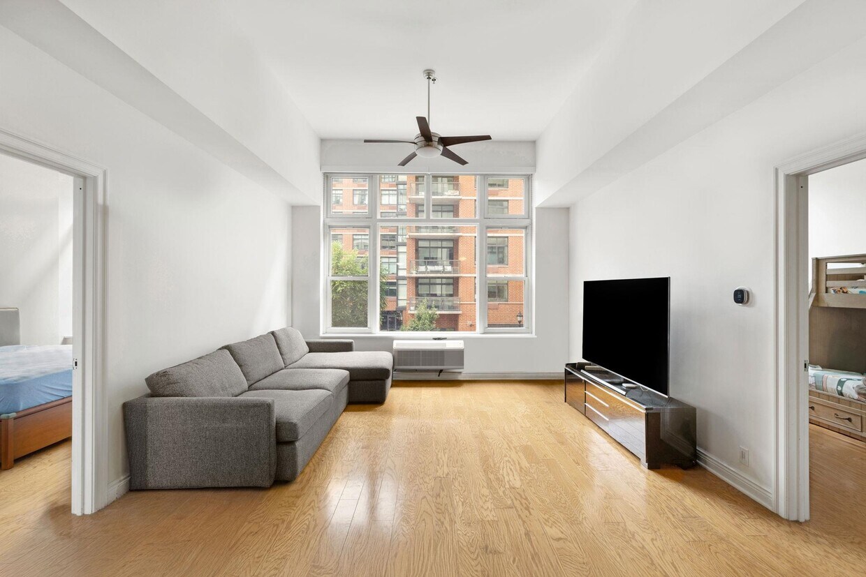 Primary Photo - 1500 Hudson St