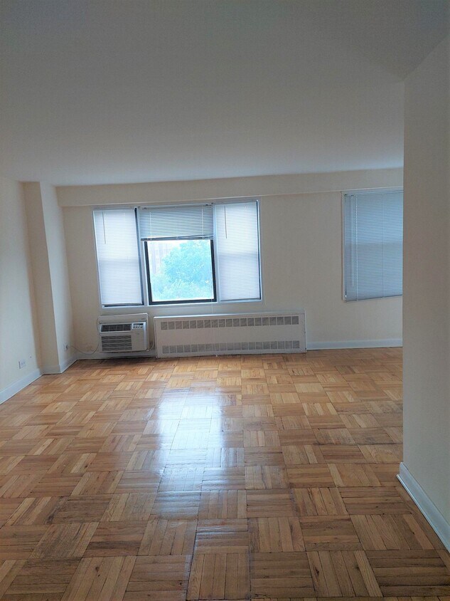 Foto principal - 98-01 67th Ave