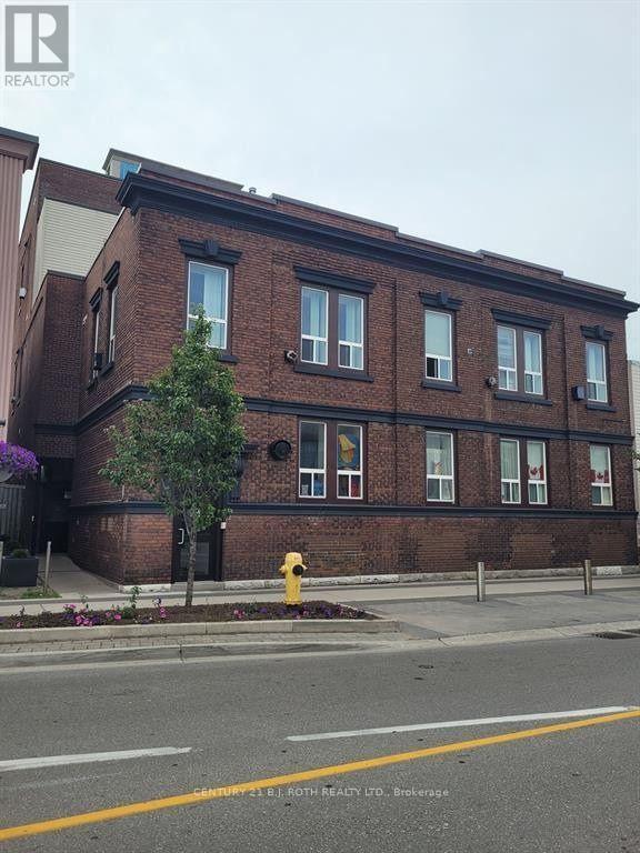 Building Photo - 19 Dunlop St W
