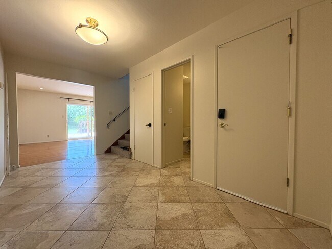 Foto del edificio - Charming Palo Alto Home with Beautiful Lan...