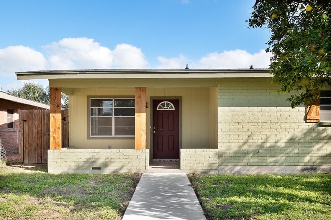 Building Photo - 202 N 41st St