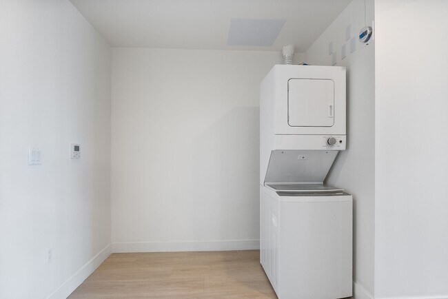 Building Photo - BRAND NEW CONSTRUCTION - Move-In Special 8...
