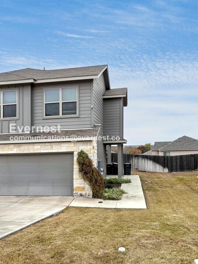 Building Photo - 3-Bed, 2-Bath Townhome with Fenced Yard & Garage / Pet-Friendly / Available Now!