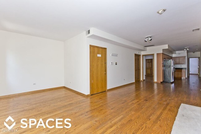 Building Photo - 3733 N Janssen Ave
