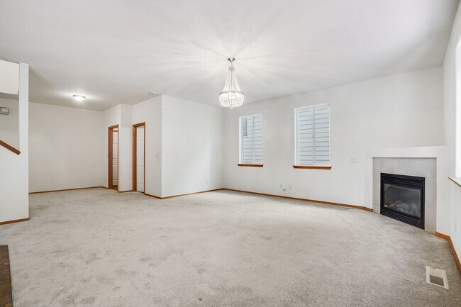 Building Photo - Spacious 5-Bed Bethany Home with Solar, A/C & Private Wooded Setting — Available Now!