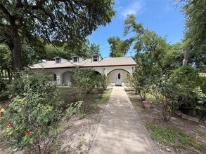 Building Photo - 7024 Red Bud Ln