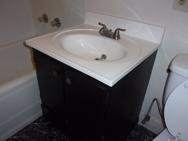 Foto del edificio - 2+bd 1ba home with storage